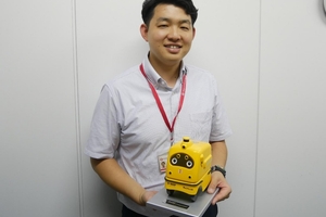 自動運転技術を活かした歩行速モビリティ「RakuRo」が目指す、ロボットのある日常