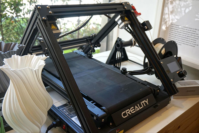 昨年発売された、長い造形ができる特殊な3Dプリンター