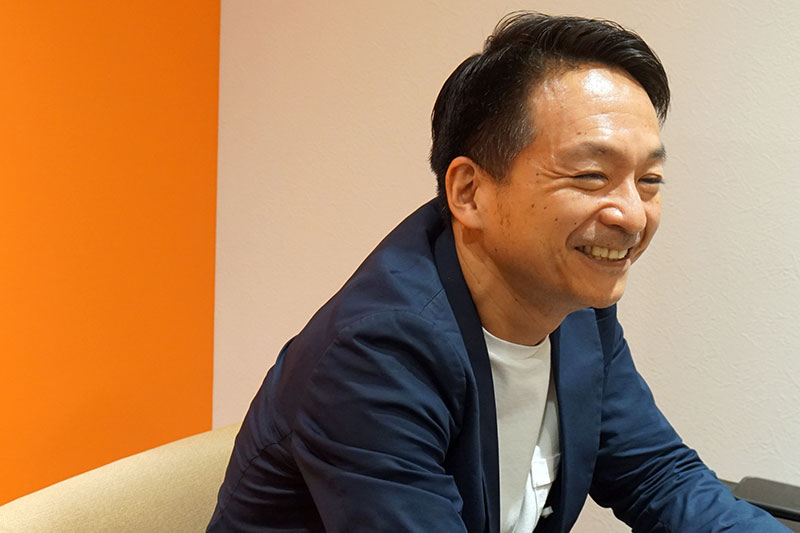大胆に、馬鹿げて、寛大に。