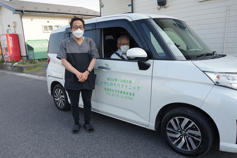 いやしのもりクリニックの往診車　開業当初は上田さん自ら運転していた