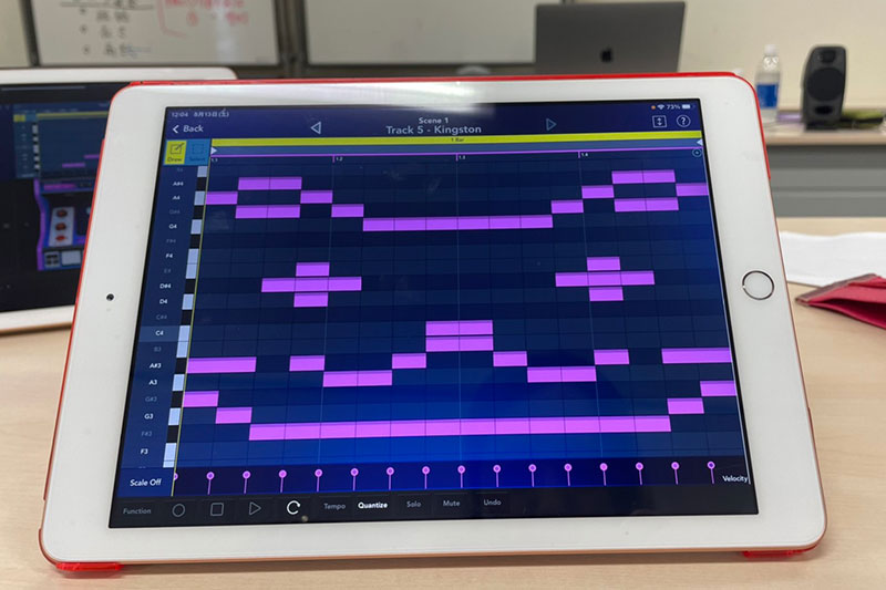 作曲中のタブレット画面。