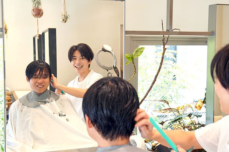 髪を切りながらの経営者トーク