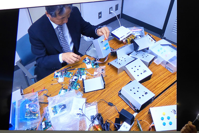 8台のバスに付けるセンサーデバイスはまさかの牧田さんの手作り