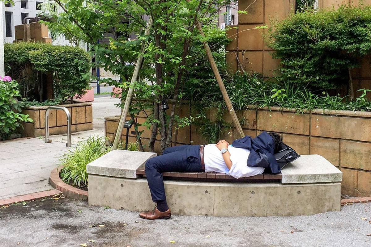 「サボりマネジメント」の時代がやってきた。仕事を続けるためのサボり