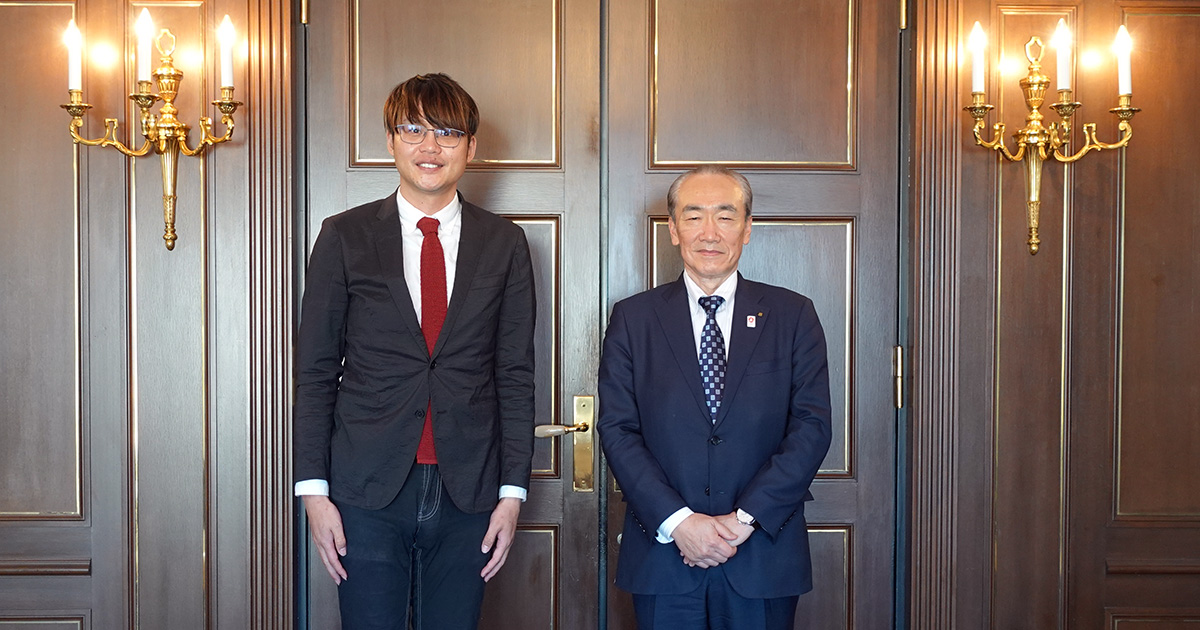 さくらインターネット株式会社代表取締役 田中邦裕(左)、株式会社ロイヤルホテル代表取締役 䕃山 秀一さん(右)