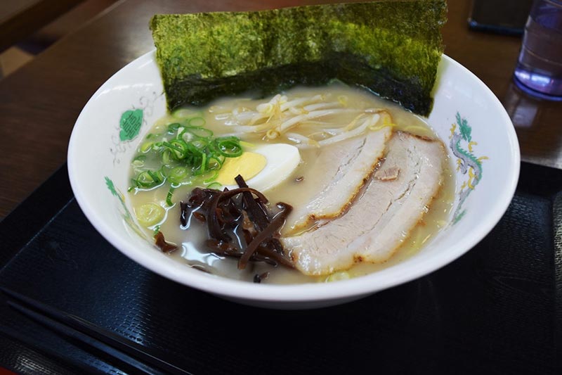 ラーメン004　久留米ラーメン　830円