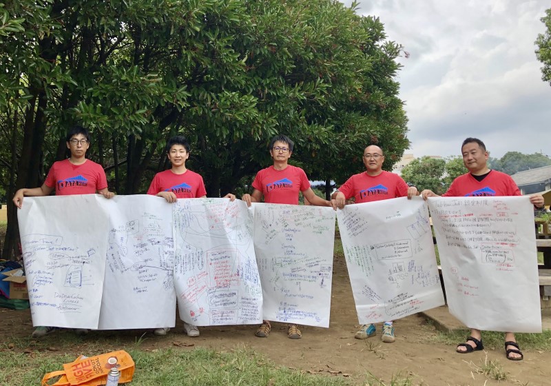 卒業生たちとキャンプ場で認定基準についてディスカッション