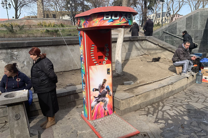 なぜパンチングマシーンがあるのかわからない