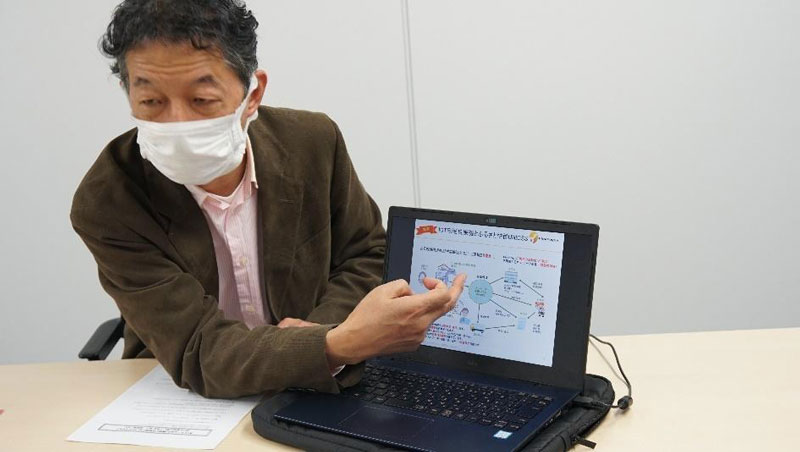 説明してくれる鍵和田氏