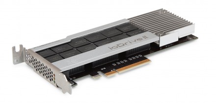 図1 Fusion-ioの「ioDrive2」。PCI Express接続の拡張カード上にフラッシュメモリ素子が配置されている