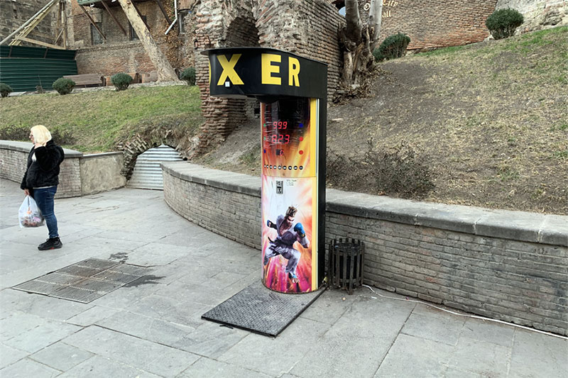 パンチングマシーン