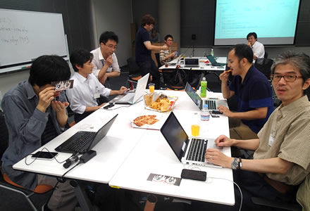 もぐもぐ、そしてターーン！