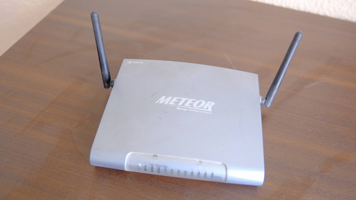▲当時使っていた無線LANルータ、KY-BR-WL200(京セラ)。11Mbpsまでの低速規格だったが、十分だった。