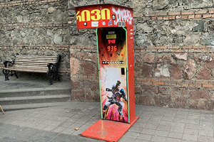 インターネットにはすべての「答え」があるが、「疑問」は与えてくれない（異国のパンチングマシーンに寄せて）