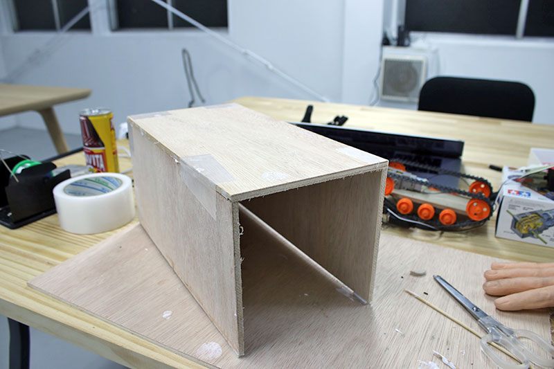 マシーンを格納する木箱