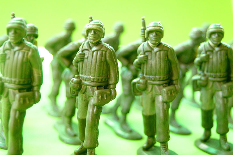 新卒で入った会社には階級制度があった。Aランクに恋をしたEランクの同僚。