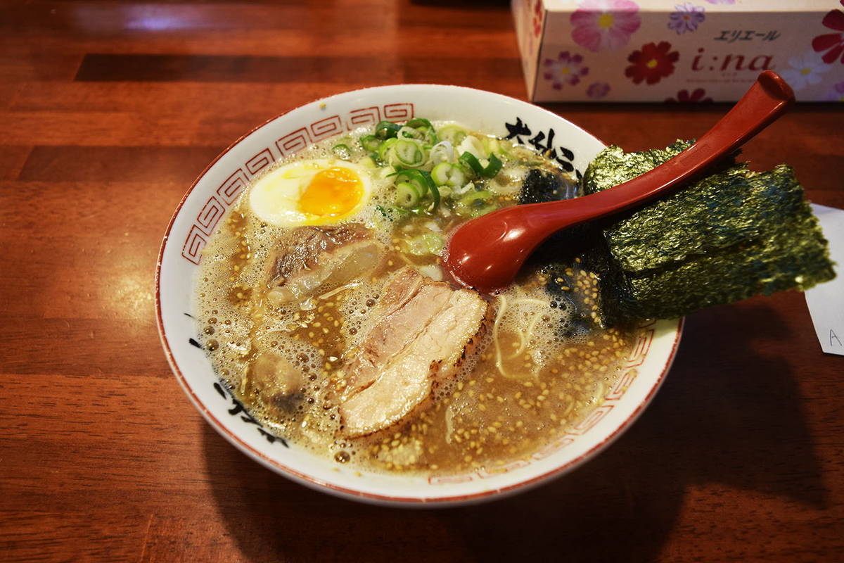 特製とんこつラーメン　790円