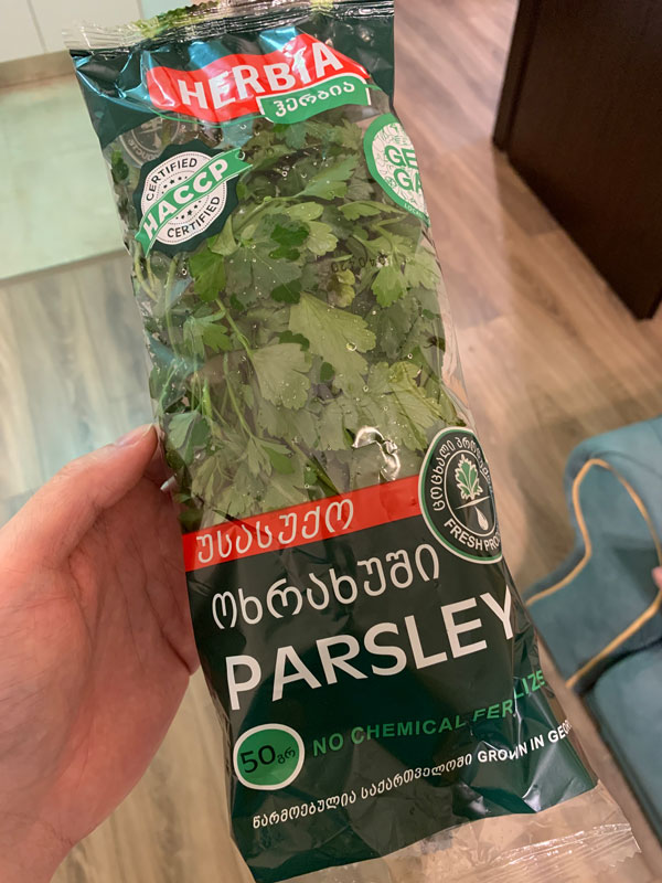 Pから始まっているからパクチーだと思って買ってきたらパセリだった （※パクチーは英語で「コリアンダー」）