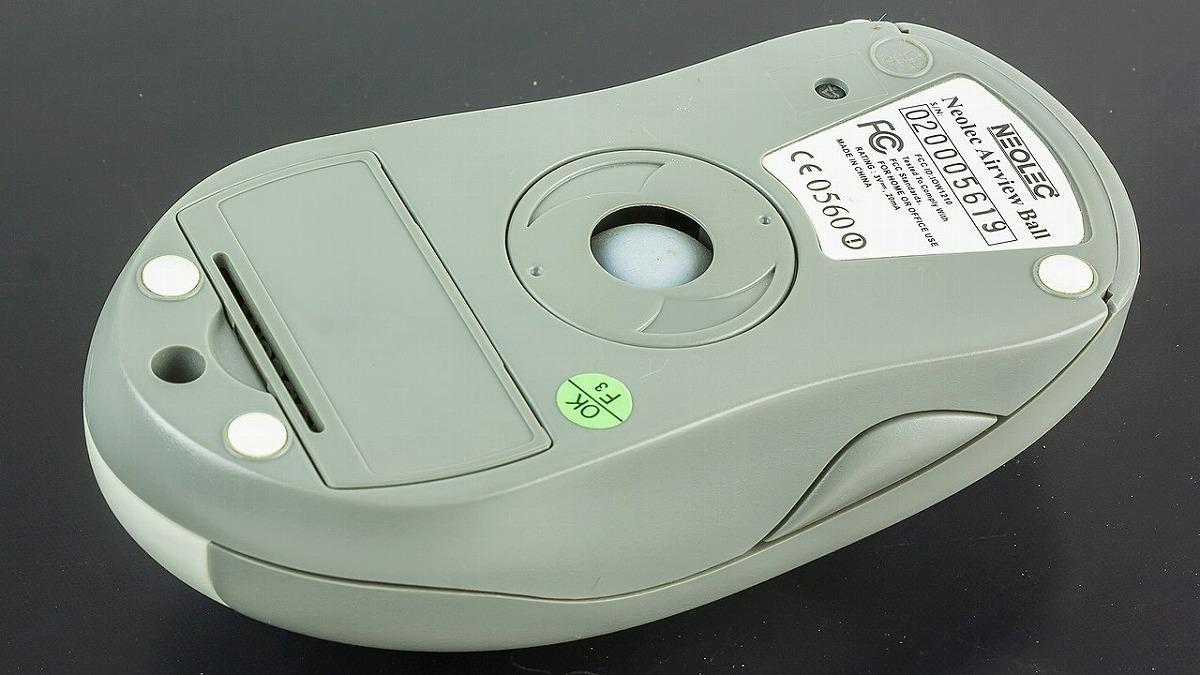 ▲真ん中にあるボールをグリグリ動かして動きを伝える仕組み(Photo by Raymond)