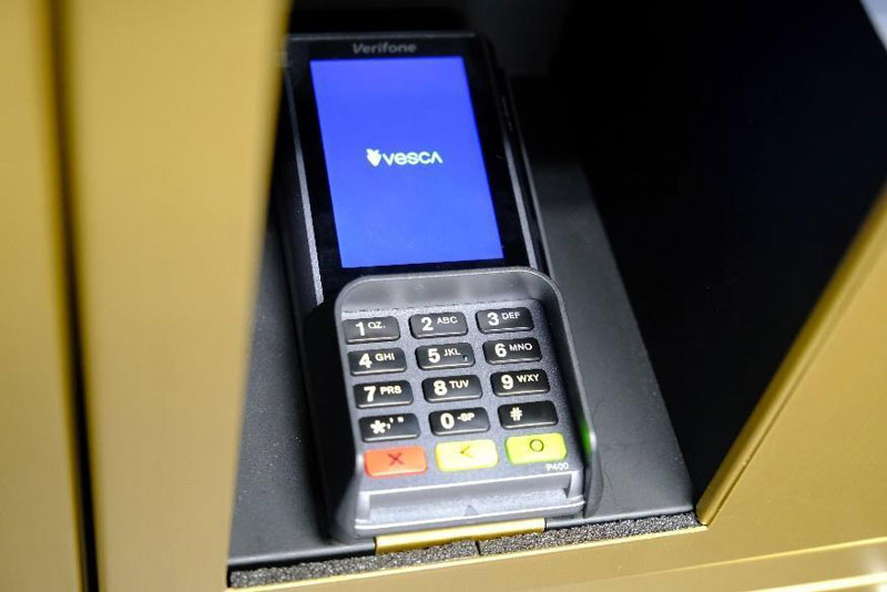 ふるさと納税自販機のクレジットカード決済端末機