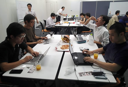 手が汚れてしまうこともあってポテトチップスが残りがちに…(美味しいですけどね)