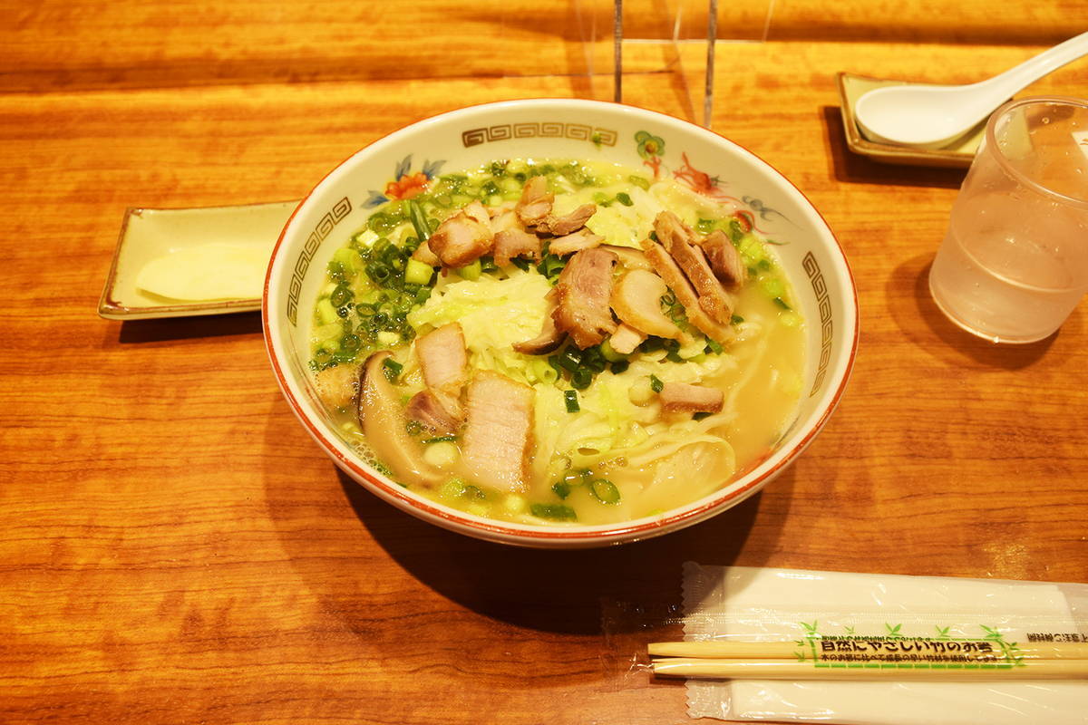 鹿児島黒豚チャーシュー入りラーメン普通盛り 980円(500円金券利用で480円)