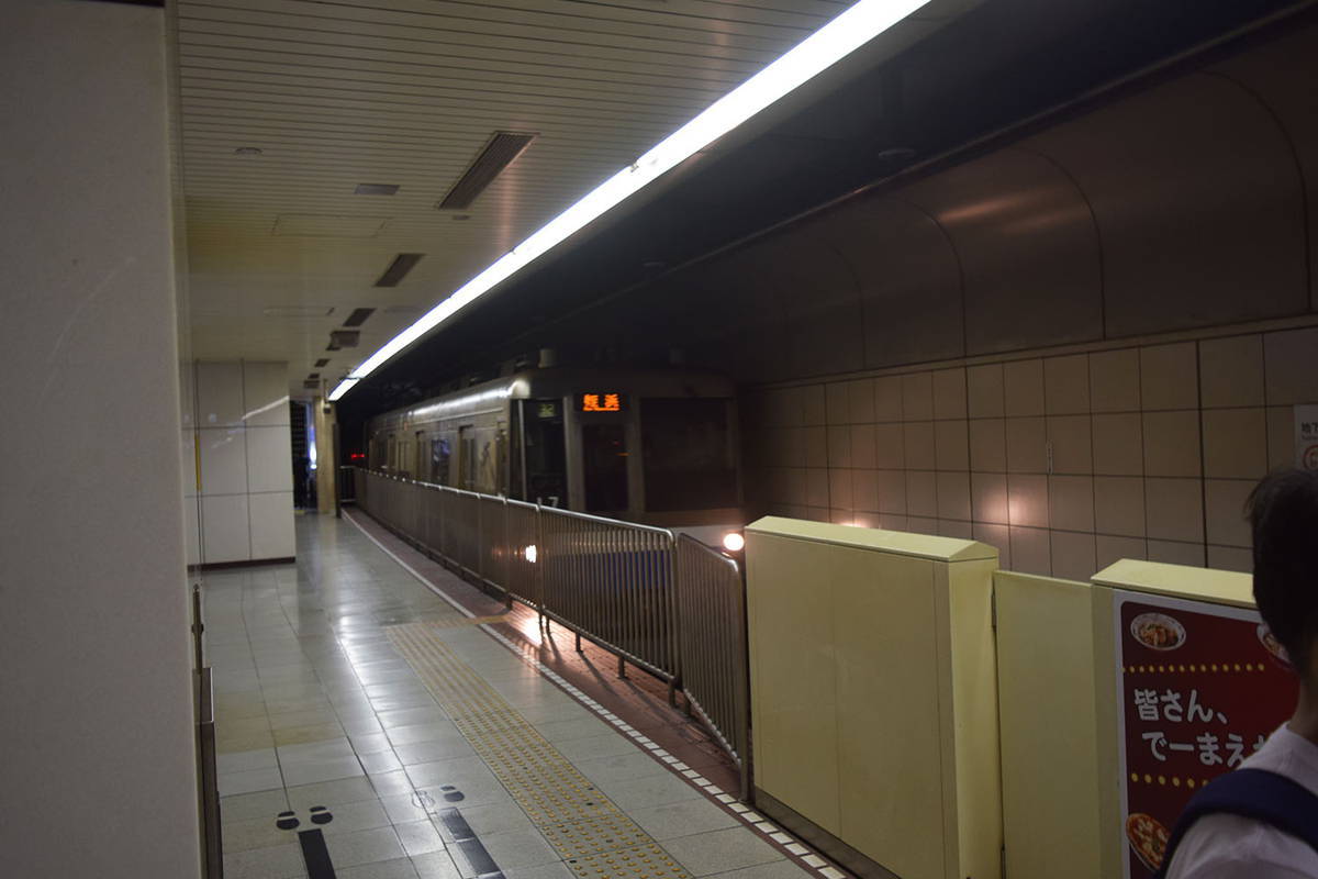 19:04 福岡市地下鉄空港線 姪浜行き