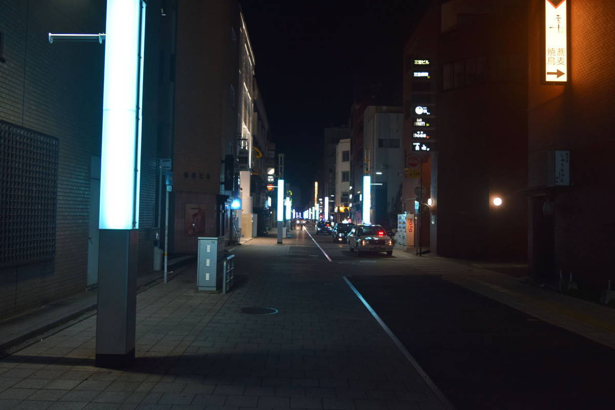 大分の夜の繁華街