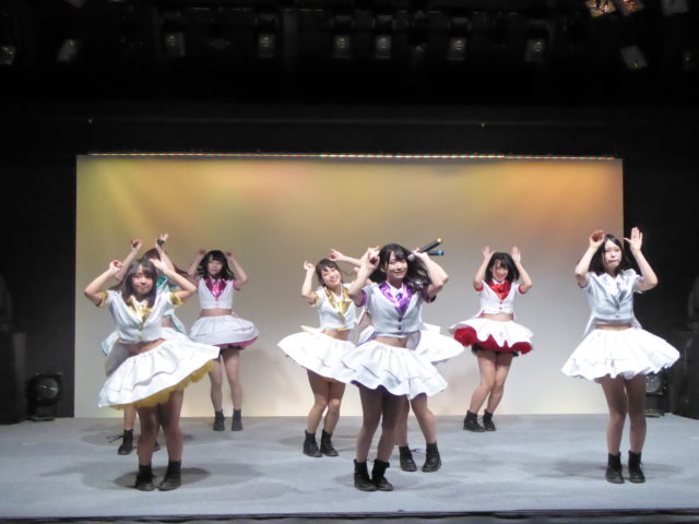 北海道の人気アイドル、フルーティーによるライブ